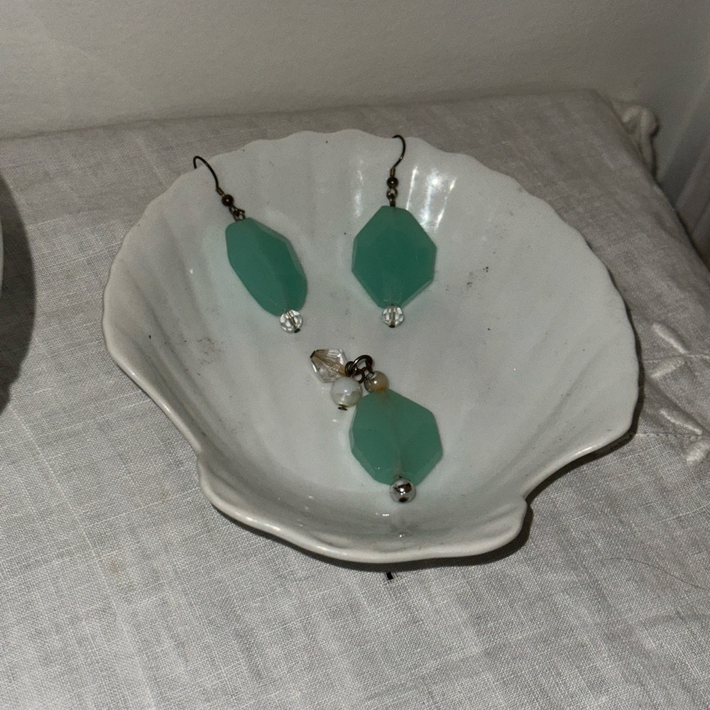 Elegant Green Dangle Earrings and Pendant set